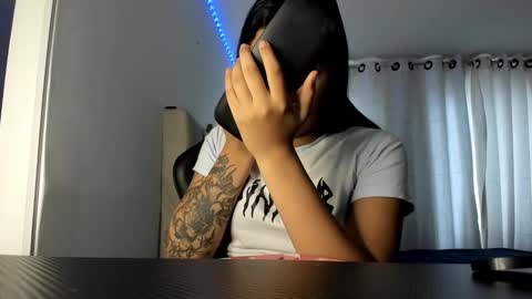Snapshot of aliice_walker_ chatting on 10.17.25 aliice_walker_ online show from 10.17.25