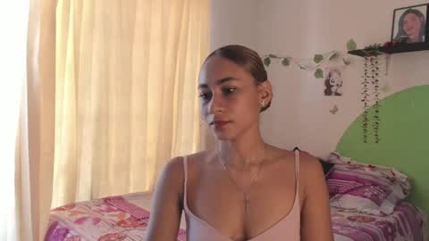 Snapshot of alikaa_nia chatting on 01.20.25 online show from 01.20.25