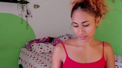 Snapshot of alikaa_nia chatting on 02.28.25 online show from 02.28.25