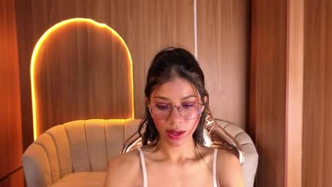 Snapshot of alina_b_ chatting on 04.20.26 alina_b_ online show from 04.20.26