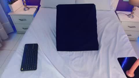 Snapshot of alina_milan chatting on 01.15.25 1 online show from 01.15.25