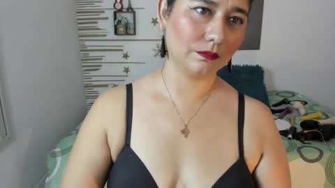 Snapshot of alinabozz1 chatting on 09.21.25 alinabozz1 online show from 09.21.25