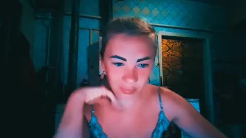 Snapshot of alinafrey_ chatting on 07.08.26 Alina online show from 07.08.26