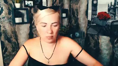 Snapshot of alinafrey_ chatting on 07.18.26 Alina online show from 07.18.26