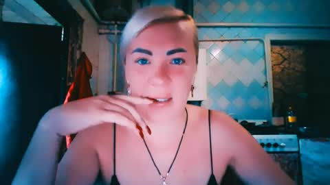Snapshot of alinafrey_ chatting on 07.25.26 Alina online show from 07.25.26