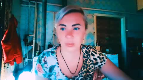 Snapshot of alinafrey_ chatting on 07.27.26 Alina online show from 07.27.26
