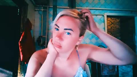 Snapshot of alinafrey_ chatting on 08.07.26 Alina online show from 08.07.26