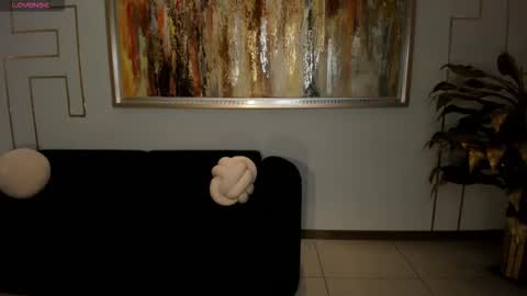 alinakravitz_ online show from 11.15.25