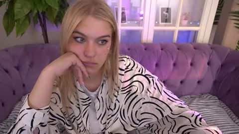 Snapshot of alinalemon chatting on 06.15.26 Alina online show from 06.15.26
