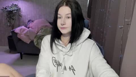 Aline Greeeen online show from 11.25.25