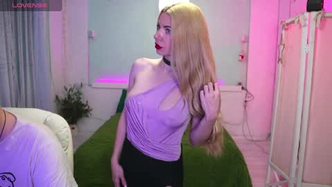 Snapshot of alisaaleks chatting on 04.17.26 Alisa Aleks online show from 04.17.26
