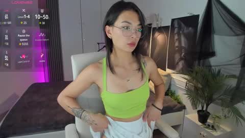 Snapshot of alisasian chatting on 09.26.25 Alice online show from 09.26.25