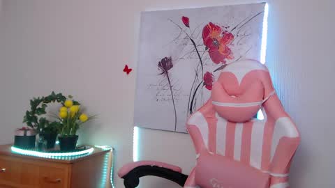 Snapshot of alisawoods_ chatting on 05.28.26 Alisa online show from 05.28.26