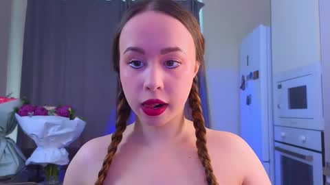 Snapshot of alise_kitty chatting on 12.17.25 alise online show from 12.17.25