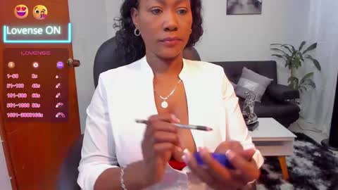 Snapshot of alisonlemoos chatting on 03.04.25 Alisson online show from 03.04.25