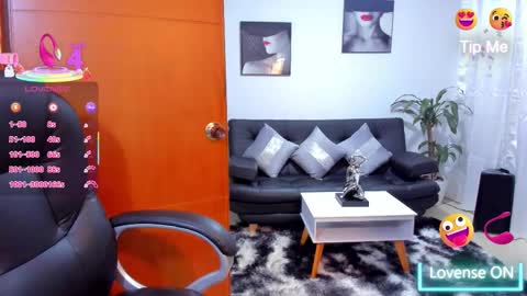 Snapshot of alisonlemoos chatting on 11.06.25 Alisson online show from 11.06.25