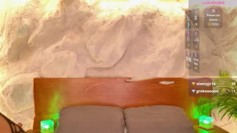 Snapshot of alisoon_moon chatting on 01.31.26 Alison Moon online show from 01.31.26