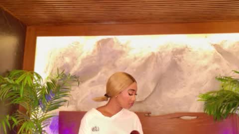 Snapshot of alisoon_moon chatting on 03.10.26 Alison Moon online show from 03.10.26