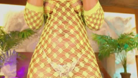 Snapshot of alisoon_moon chatting on 04.11.26 Alison Moon online show from 04.11.26