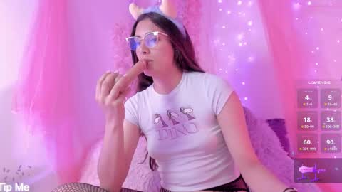 Mia online show from 09.15.25