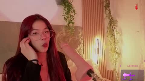 Mia online show from 10.14.25