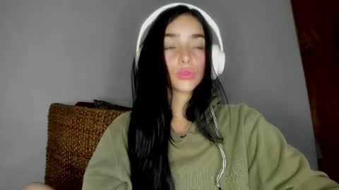Snapshot of alisson369_ chatting on 04.29.26 Alisson369 online show from 04.29.26