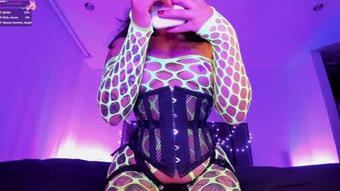 Snapshot of alisson_rocker chatting on 01.27.25    online show from 01.27.25