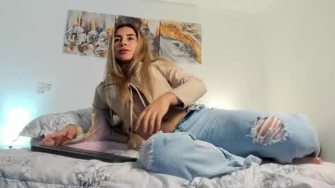 Snapshot of alissonroyce chatting on 10.18.25 Goddess  online show from 10.18.25