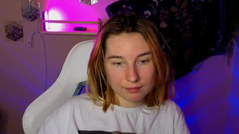 Snapshot of alisun_ chatting on 09.24.25 A L I C E online show from 09.24.25