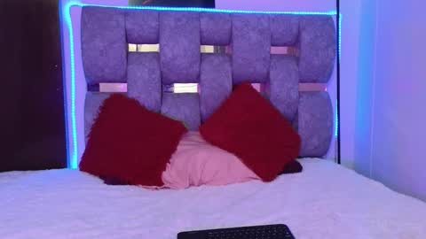 alix_kitty_ online show from 12.02.25