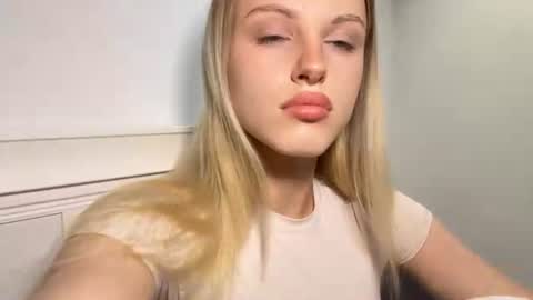 Snapshot of allaloffredo chatting on 07.18.26 Kate online show from 07.18.26