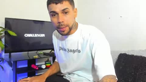 Snapshot of allanbarreto chatting on 04.26.26 Allan online show from 04.26.26