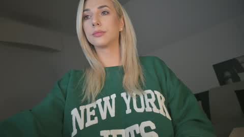 A day u didnt smile is a lost day online show from 01.21.25