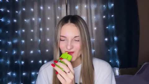 Snapshot of allenefeela chatting on 01.06.26 Emily online show from 01.06.26