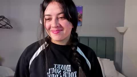 Snapshot of alli_cooper chatting on 04.22.26 Ali online show from 04.22.26