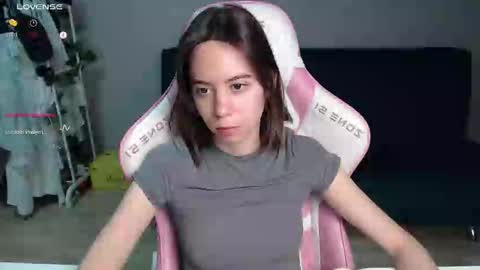 Snapshot of allie_hazie chatting on 02.10.26 alice online show from 02.10.26