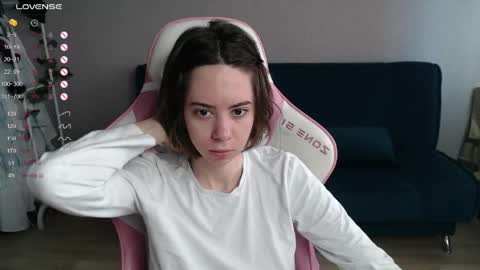 Snapshot of allie_hazie chatting on 04.26.26 alice online show from 04.26.26