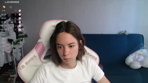 Snapshot of allie_hazie chatting on 07.04.26 alice online show from 07.04.26