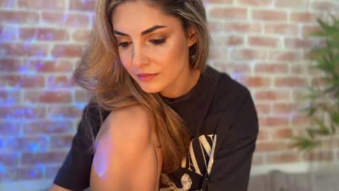 Snapshot of alliesynns chatting on 12.12.24 Allie online show from 12.12.24