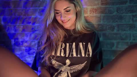 Snapshot of alliesynns chatting on 12.12.24 Allie online show from 12.12.24