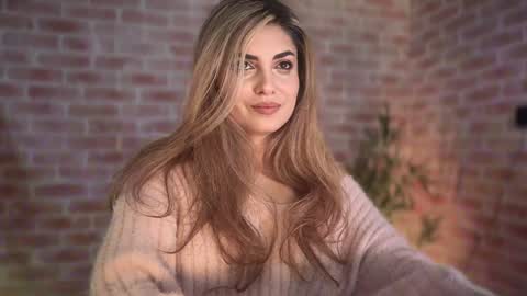 Snapshot of alliesynns chatting on 12.20.24 Allie online show from 12.20.24