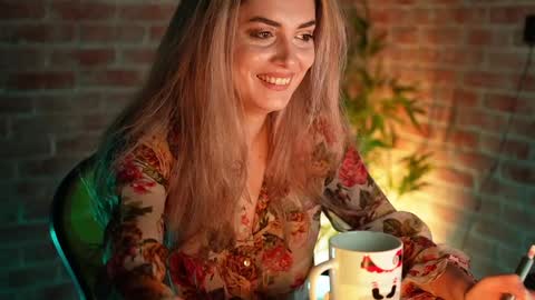 Snapshot of alliesynns chatting on 12.29.24 Allie online show from 12.29.24