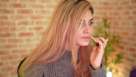 Snapshot of alliesynns chatting on 12.30.24 Allie online show from 12.30.24