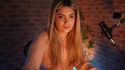 Snapshot of alliesynns chatting on 01.09.25 Allie online show from 01.09.25