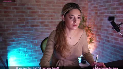 Snapshot of alliesynns chatting on 01.12.25 Allie online show from 01.12.25