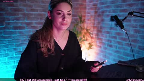 Snapshot of alliesynns chatting on 01.13.25 Allie online show from 01.13.25