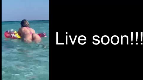 Snapshot of alliesynns chatting on 10.24.25 Allie online show from 10.24.25