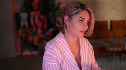 Snapshot of alliesynns chatting on 10.30.25 Allie online show from 10.30.25