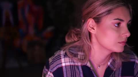 Snapshot of alliesynns chatting on 11.06.25 Allie online show from 11.06.25