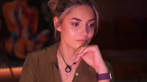 Snapshot of alliesynns chatting on 11.13.25 Allie online show from 11.13.25